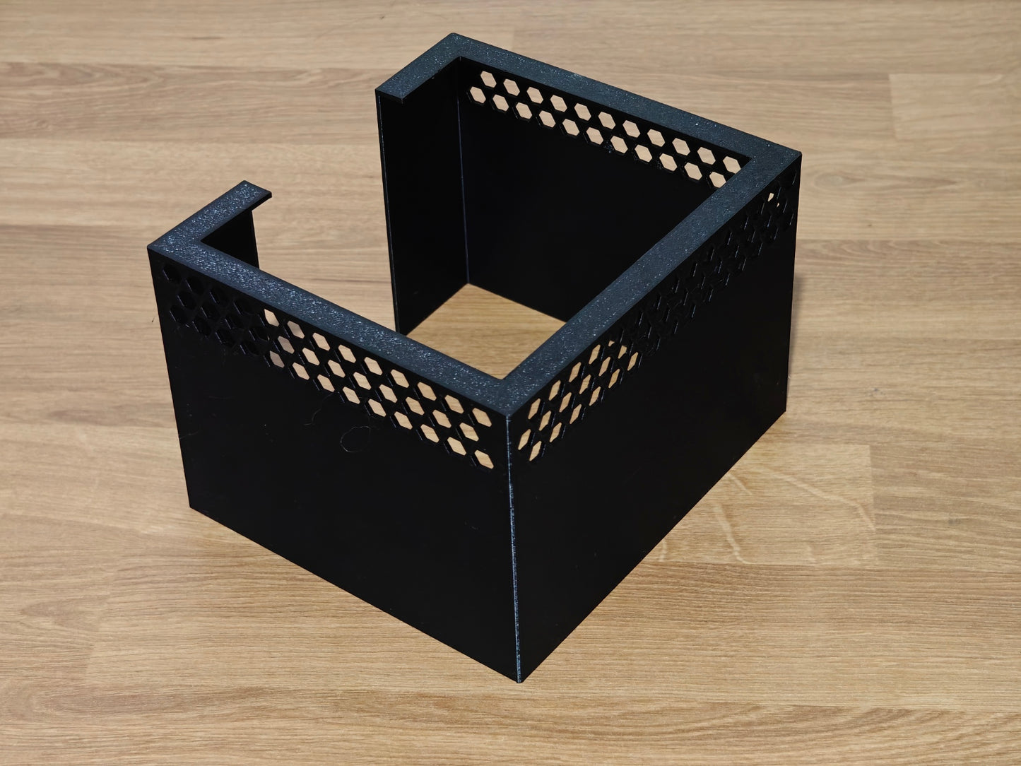 Diffuser shade for Red Sea ReefLED 90 aquarium light – custom accessory to enhance light distribution and coral growth.