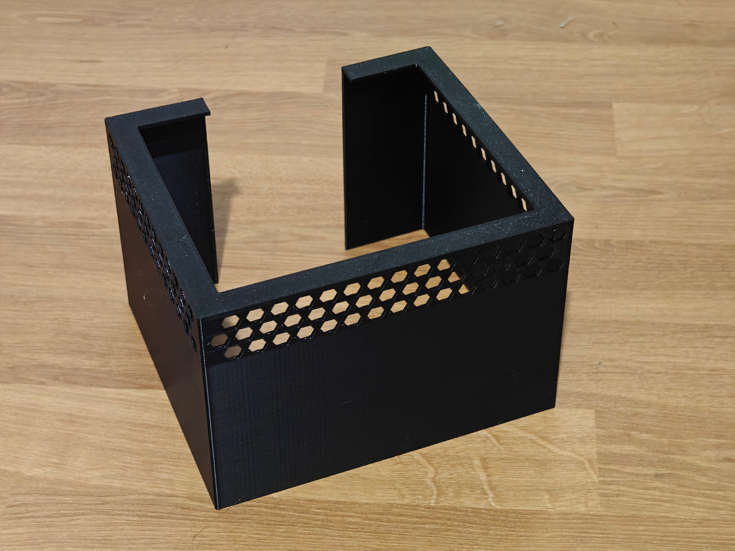 Diffuser shade for Red Sea ReefLED 90 aquarium light – custom accessory to enhance light distribution and coral growth.