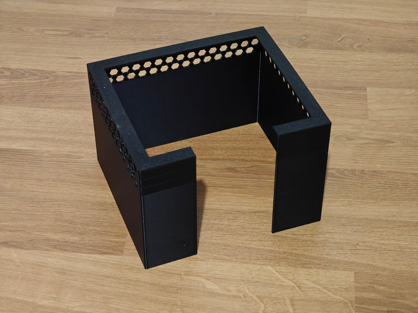 Diffuser shade for Red Sea ReefLED 90 aquarium light – custom accessory to enhance light distribution and coral growth.